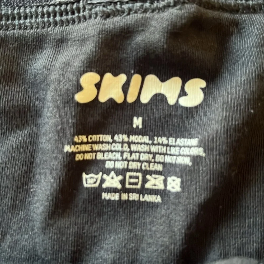 Skims Size Medium Boxers - Picture 3 of 4